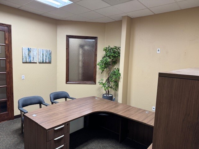 More Photos Of 303 E Caldwell Ave, Visalia Office For Sale