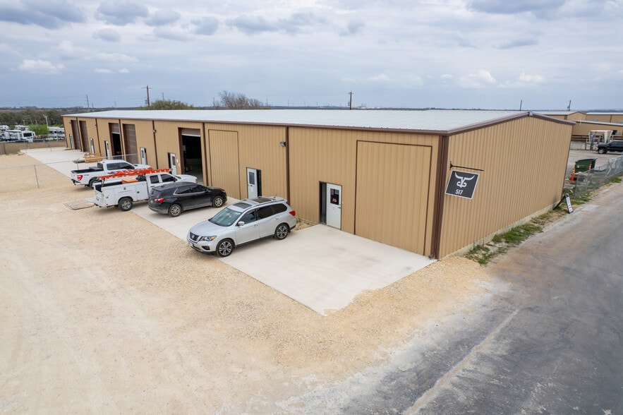 More Photos Of 7977 Old Bastrop Rd, New Braunfels Unknown For Lease