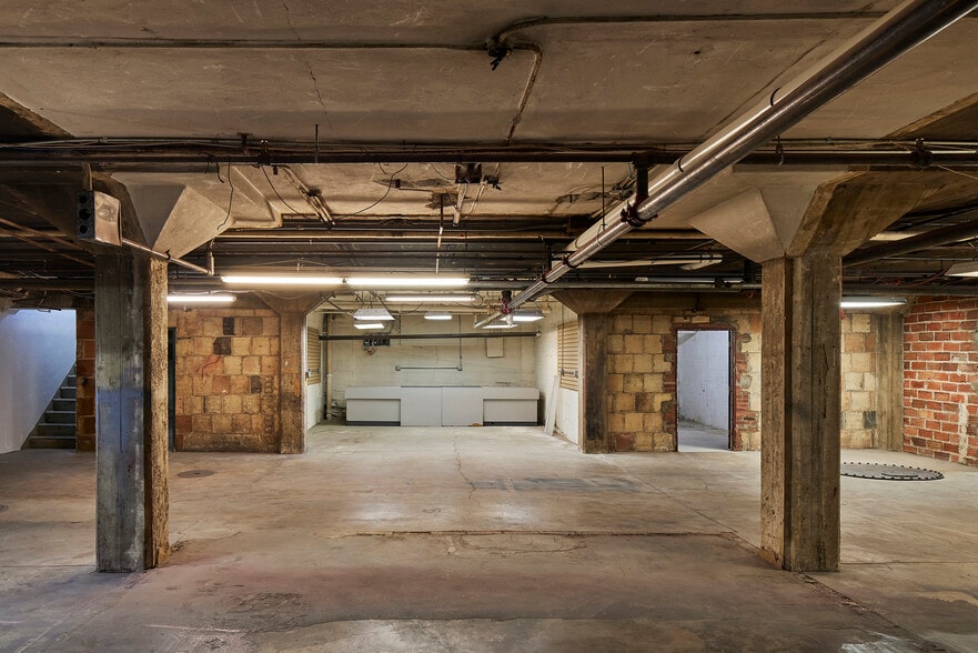 More Photos Of 2720-2728 S Lyndale Ave, Minneapolis Freestanding For Lease