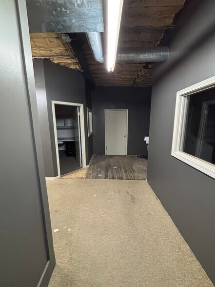 More Photos Of 1495 Keosauqua Way, Des Moines Service For Lease