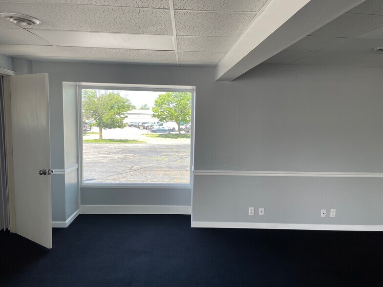 More Photos Of 263 Broadway Ave, Bedford Auto Dealership For Lease
