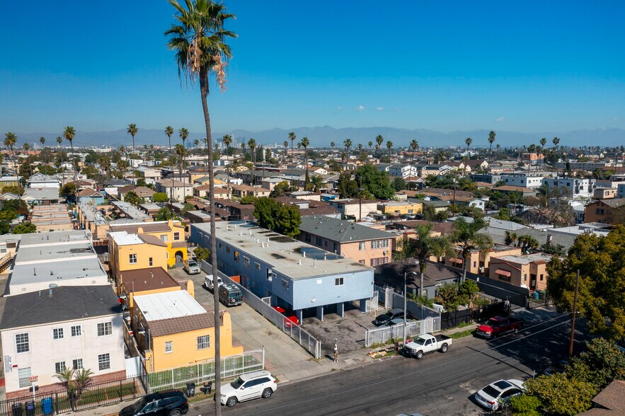 More Photos Of 921 W 82nd St, Los Angeles Apartments For Sale