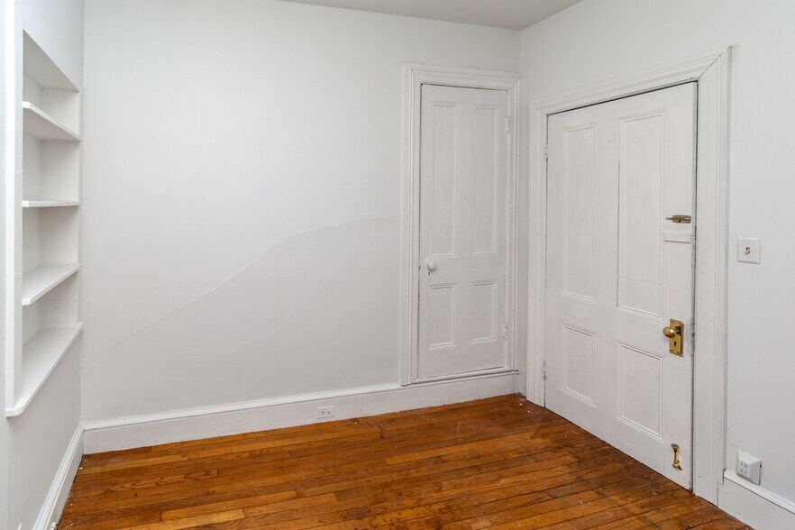 More Photos Of 38 John Ringo Rd, Ringoes Apartments For Sale