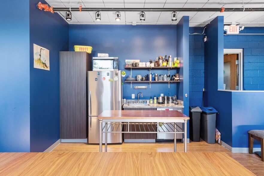 More Photos Of 2639-2641 Nicollet Ave, Minneapolis Storefront Retail Office For Lease