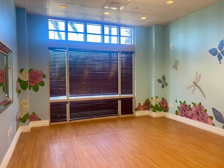 More Photos Of 3501 N Ocean Dr, Hollywood Coworking Space