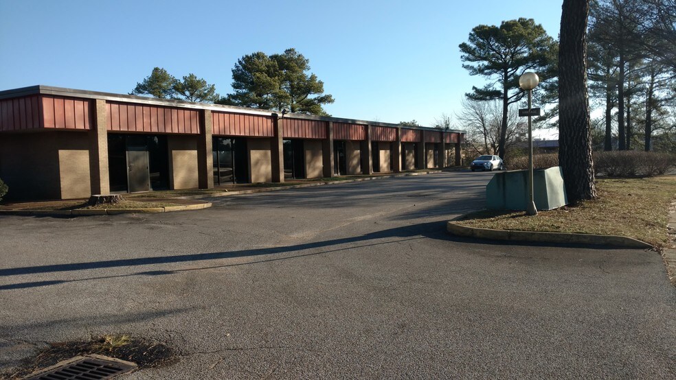 More Photos Of 3035 Directors Row, Memphis Flex For Lease