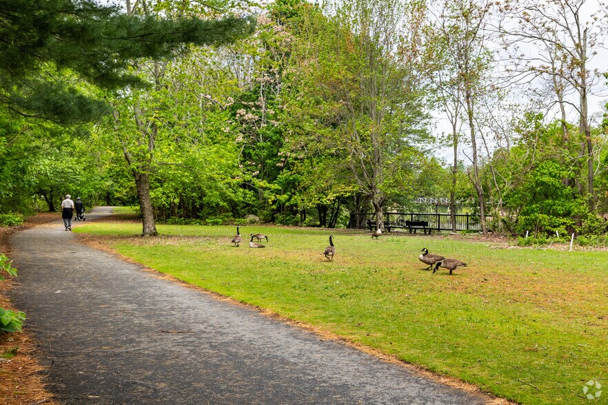 More Photos Of 154 Calvary St, Waltham Research And Development For Lease