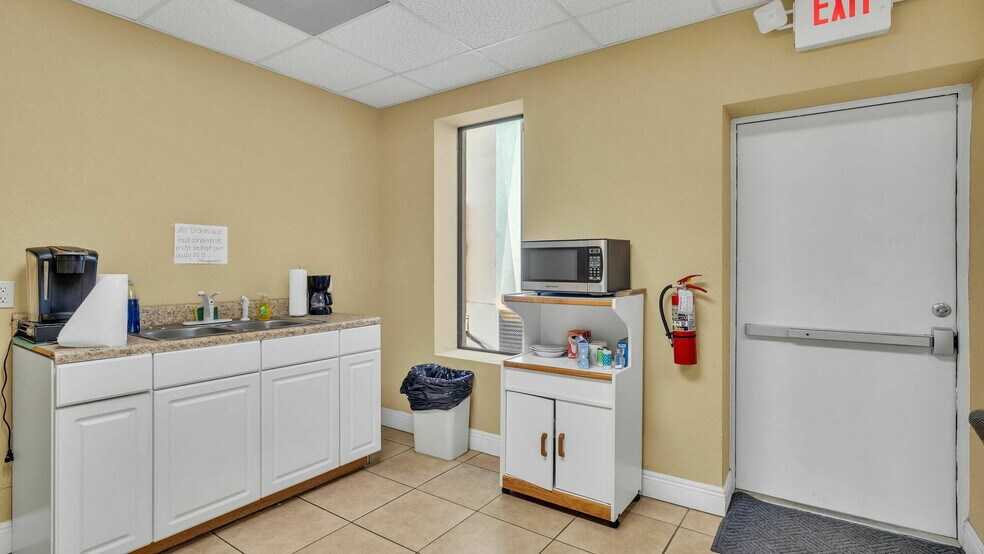 More Photos Of 415 E Main St, Bartow Office For Lease