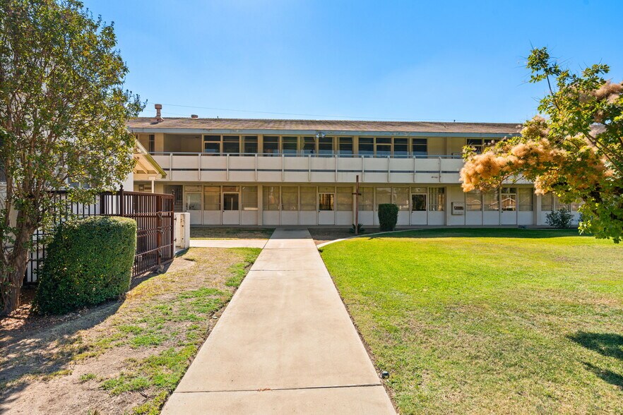 More Photos Of 101 W Clinton Ave, Fresno Specialty For Sale
