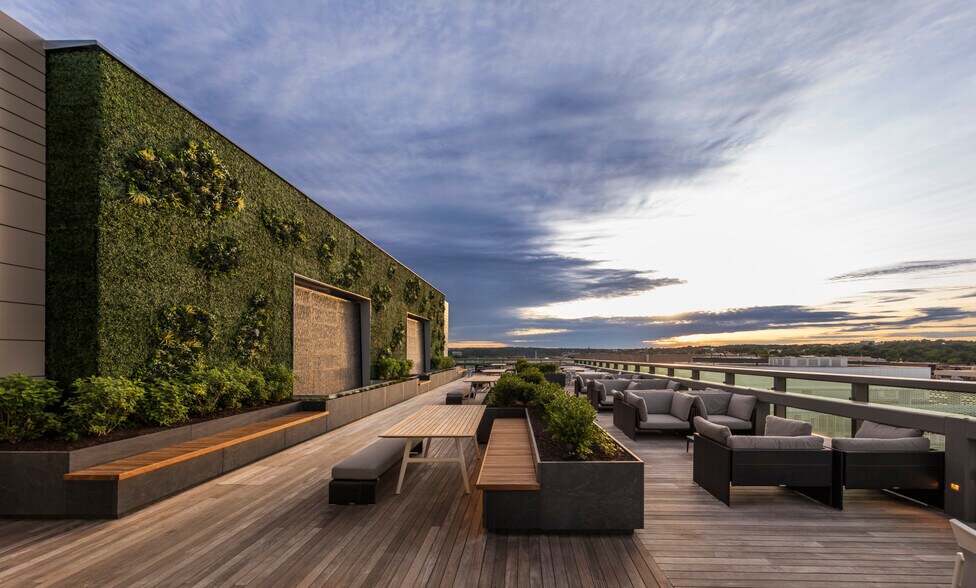 More Photos Of 2001 K St NW, Washington Office For Lease