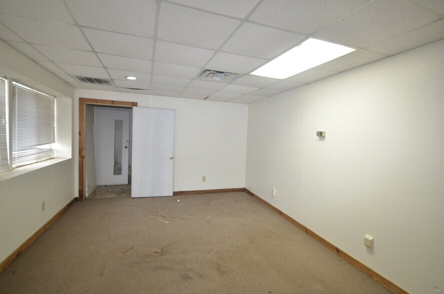 More Photos Of 31633 US-377 Hwy, Gordonville Light Distribution For Sale