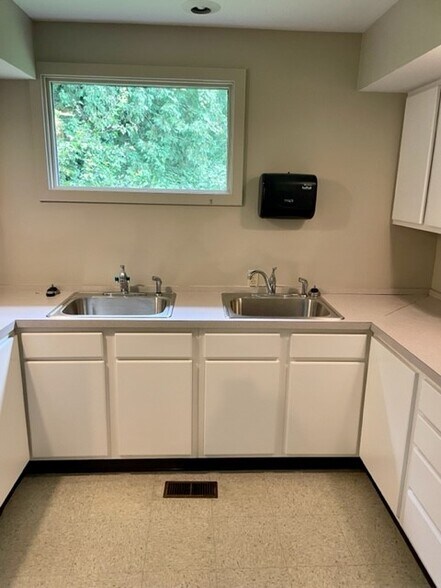 More Photos Of 3200 Sycamore Ct, Columbus Medical For Sale