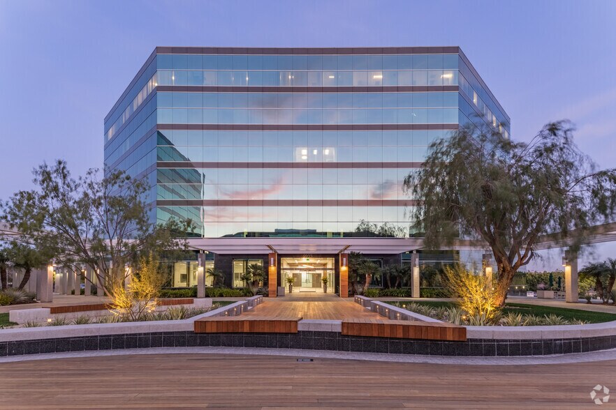 Primary Photo Of 9655 Granite Ridge Dr, San Diego Coworking Space