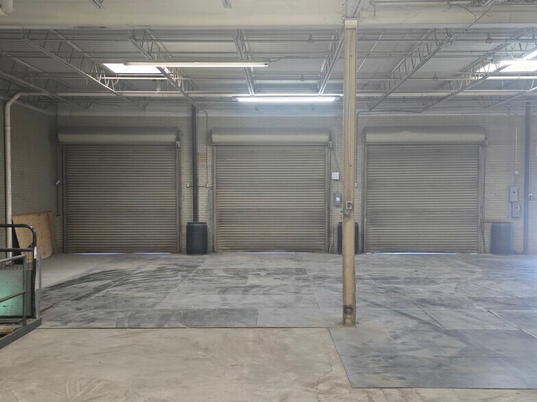 More Photos Of 110 E 15th St, Newton Warehouse For Lease