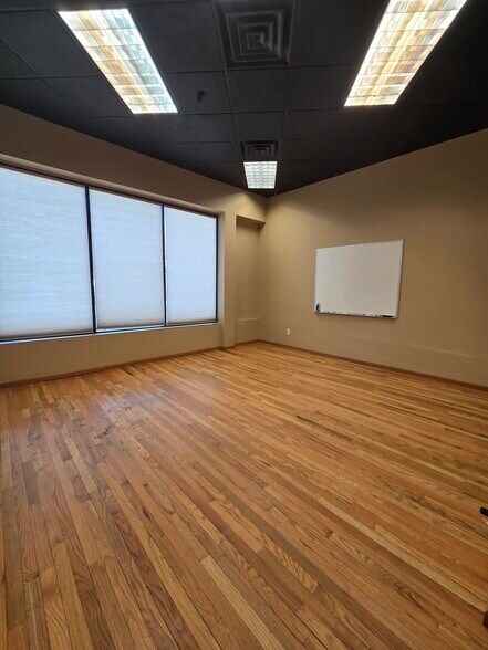 More Photos Of 325 W 2nd St, Hastings Loft Creative Space For Lease