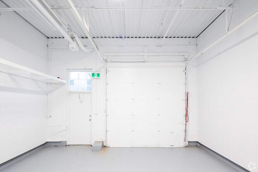 More Photos Of 21 Hale Rd, Brampton Warehouse For Sale