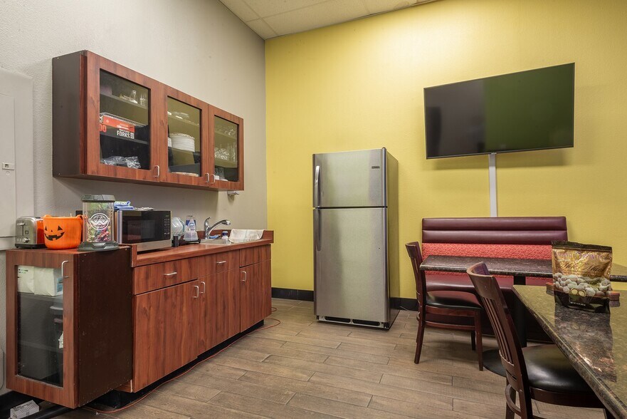 More Photos Of 4427 E Sunset Rd, Henderson Freestanding For Lease