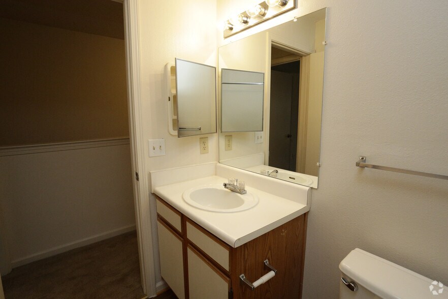 More Photos Of 5600 Salem Run Blvd, Fredericksburg Apartments For Sale