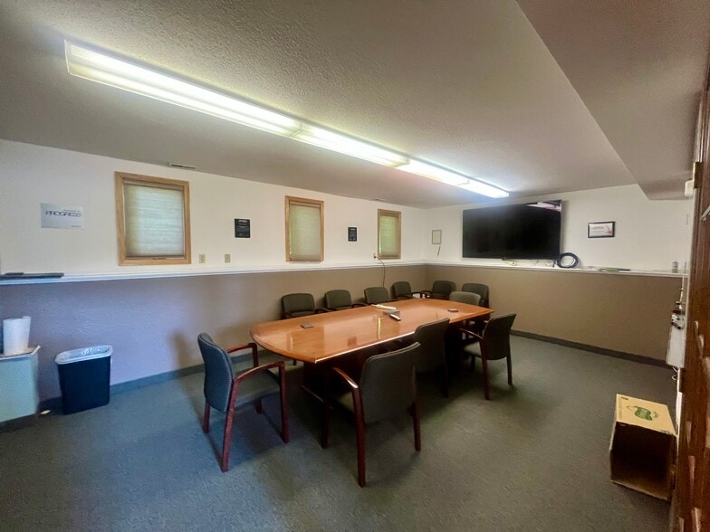 More Photos Of 7989 Lake Dr, Circle Pines Office For Sale