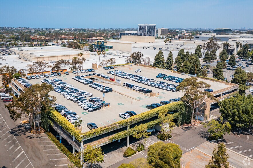 More Photos Of 21712 Hawthorne Blvd, Torrance General Retail For Lease
