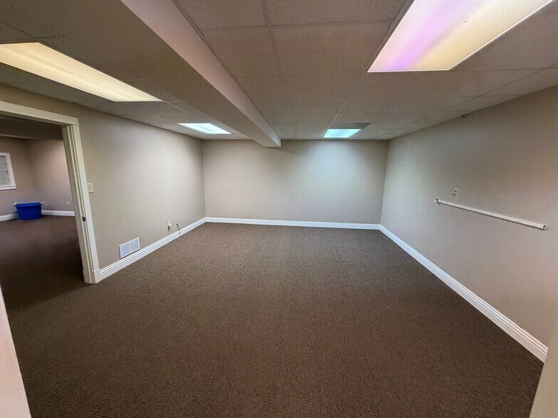 More Photos Of 2801 Bristol St, Elkhart Office For Sale