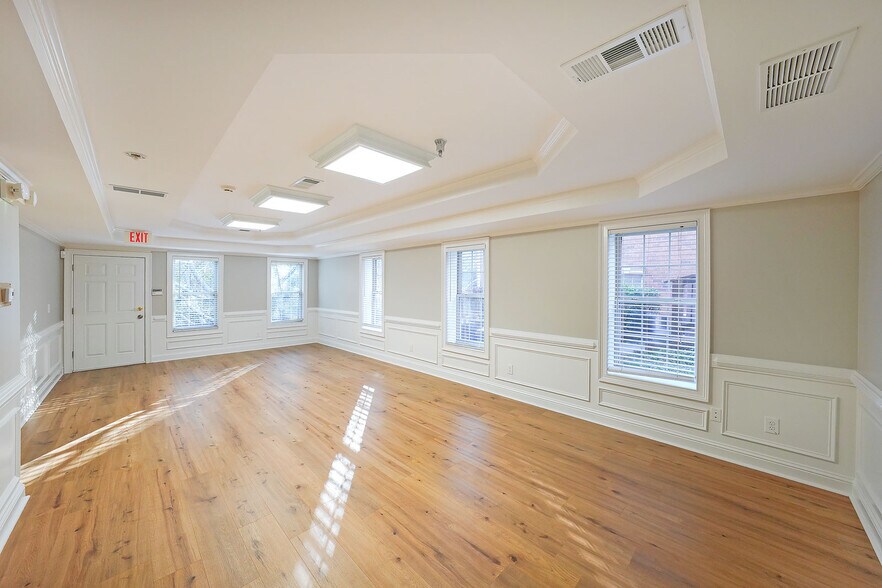 More Photos Of 1301 Shiloh Rd, Kennesaw Office For Sale