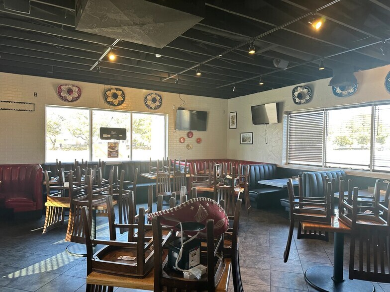 More Photos Of 2801 S 1st St, Abilene Fast Food For Sale