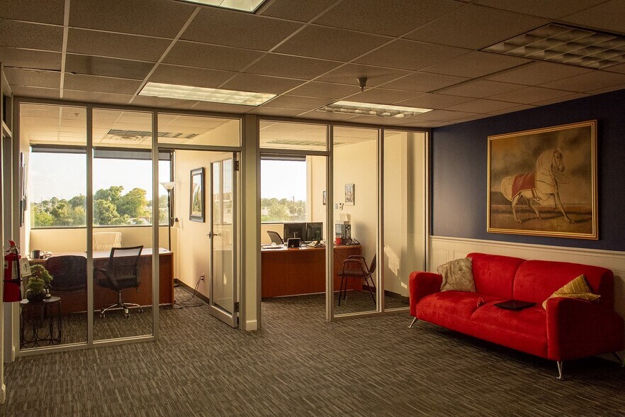 More Photos Of 12425 28th St N, Saint Petersburg Office For Lease