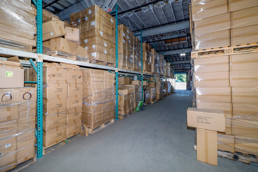 More Photos Of 827 Douglas Ave, Portsmouth Warehouse For Lease