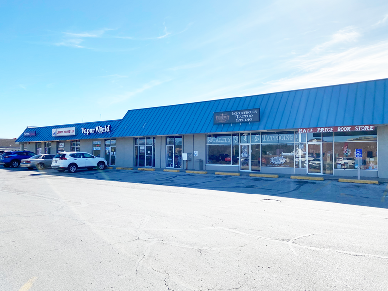 Primary Photo Of 2920 S 4th St, Leavenworth Storefront Retail Office For Lease