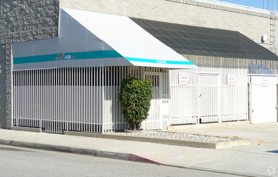 More Photos Of 658 Hawthorne St, Glendale Showroom For Lease