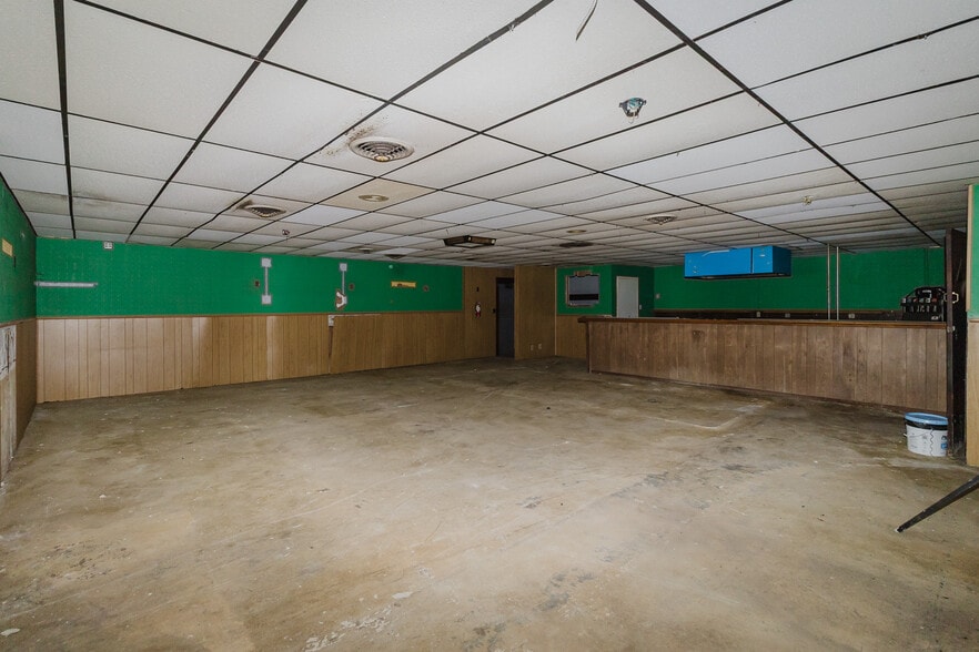 More Photos Of 1015 S Meridian Ave, Wichita Auto Repair For Sale