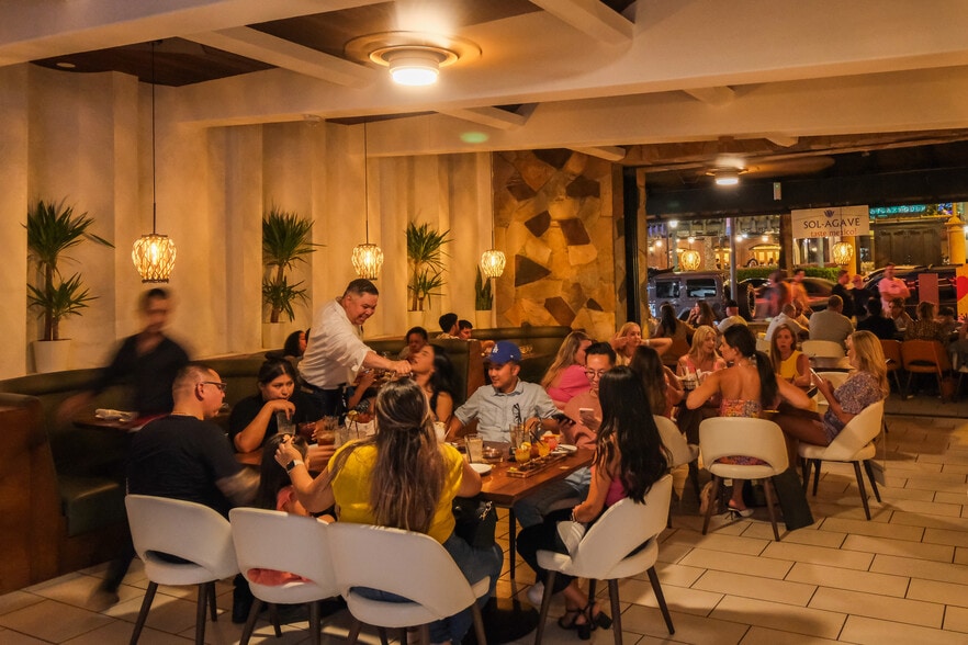 More Photos Of 262 S Palm Canyon Dr, Palm Springs Restaurant For Sale