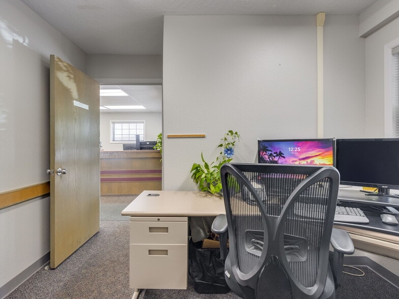More Photos Of 319 NE 5th St, McMinnville Office Residential For Sale