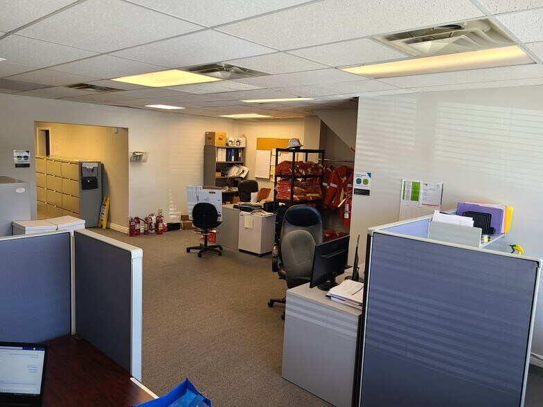 More Photos Of 71 Mearns Crt, Clarington Showroom For Lease