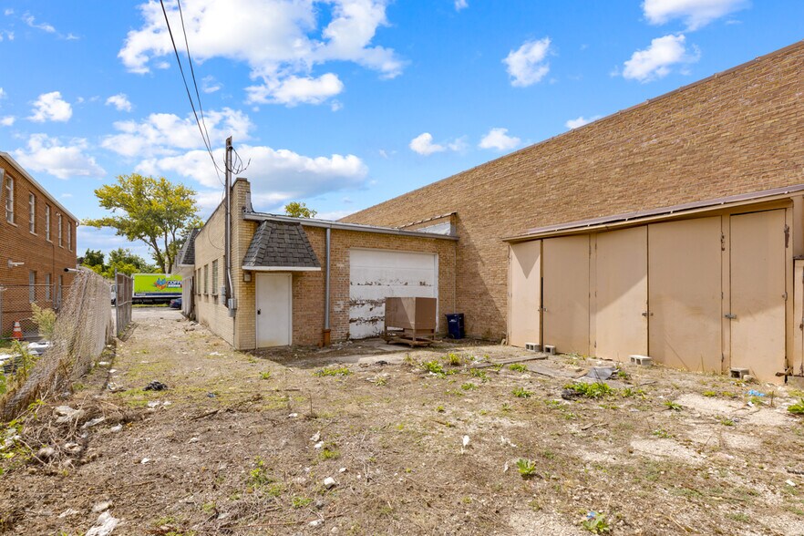 More Photos Of 9870 Derby Ln, Westchester Loft Creative Space For Sale