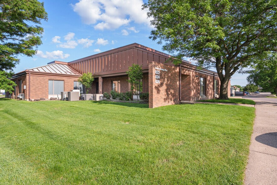 More Photos Of 822-826 S Hastings Way, Eau Claire Medical For Sale