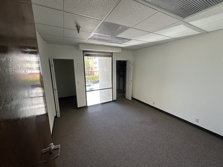 More Photos Of 1855 W Katella Ave, Orange Office Residential For Lease