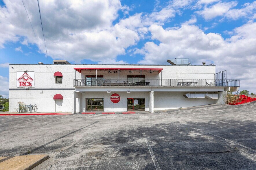 More Photos Of 330 E 135th St, Kansas City Restaurant For Sale