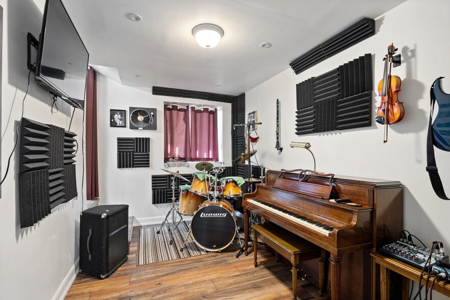 More Photos Of 4165 Tecumseh Rd E, Windsor General Retail For Sale