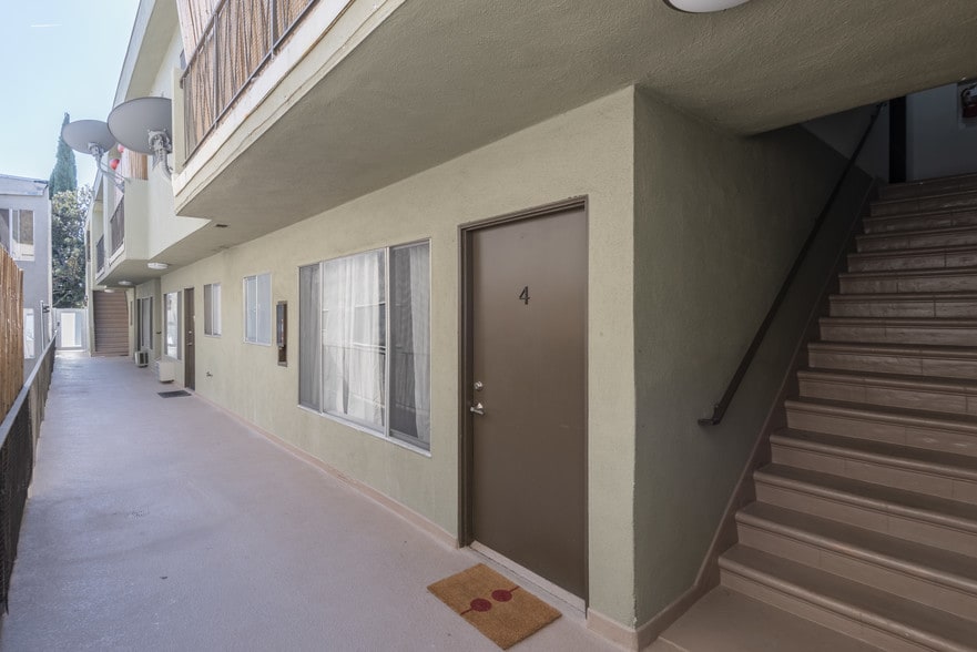 More Photos Of 7631 Norton Ave, West Hollywood Apartments For Sale