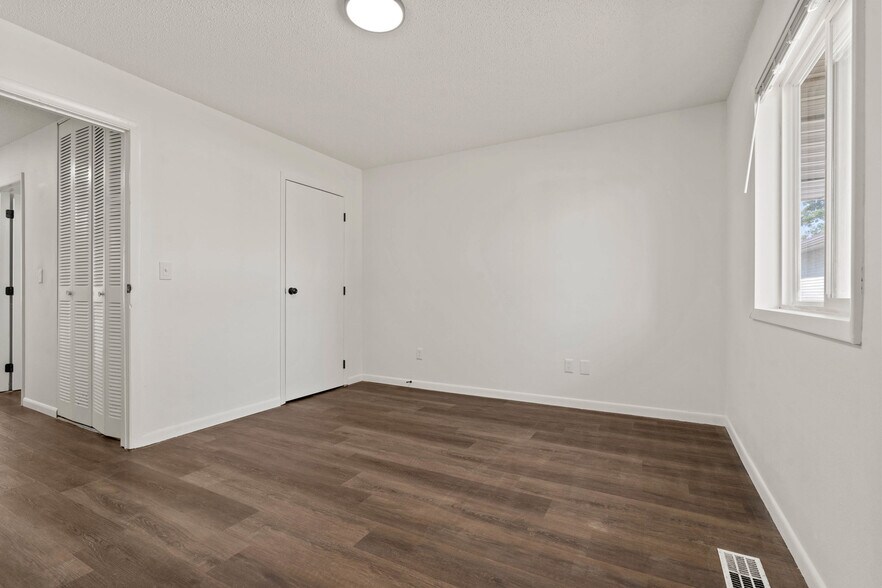 More Photos Of 701 Swan St, West Burlington Multifamily For Sale