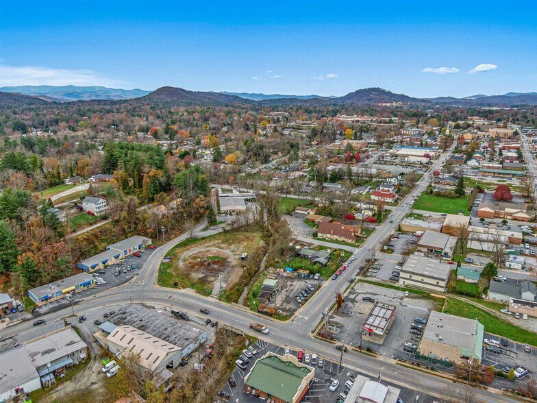 More Photos Of 307-321 S Washington St, Hendersonville Land For Lease