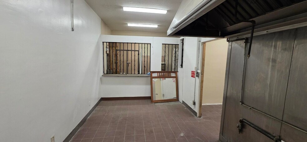 More Photos Of 15411 Village Dr, Victorville General Retail For Lease