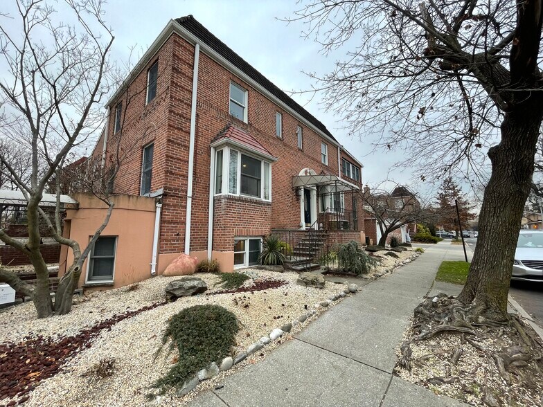 More Photos Of 14449 70th Ave, Flushing Healthcare For Lease