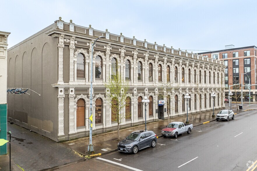 More Photos Of 302 State St, Salem Bank For Lease