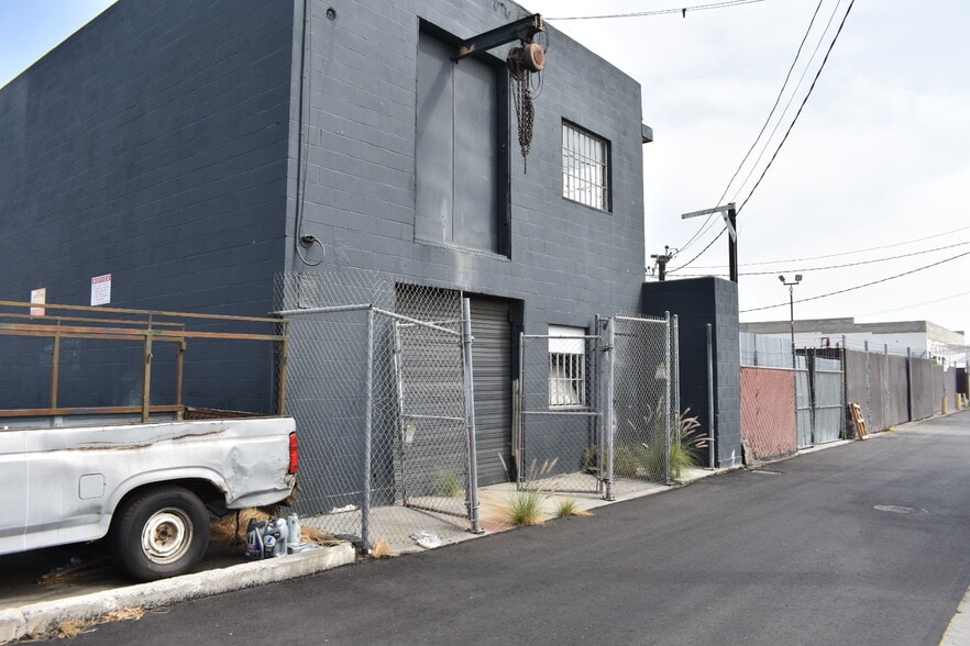 More Photos Of 5318-5322 E Washington Blvd, Commerce Manufacturing For Lease