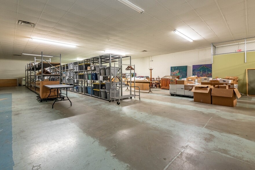 More Photos Of 1430 Willis Dr, Bloomington Warehouse For Sale