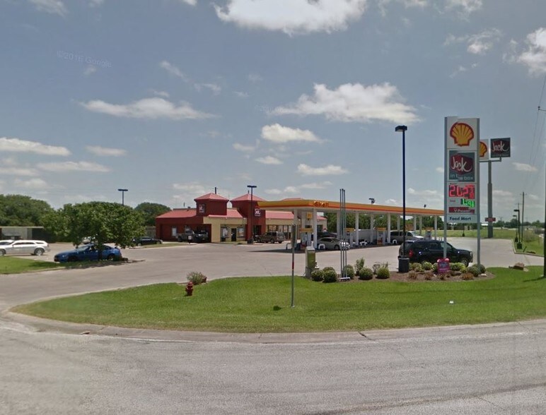 More Photos Of 1721 S Mechanic St, El Campo Fast Food For Sale