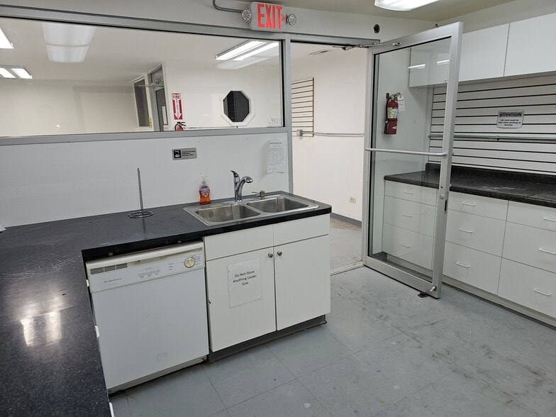 More Photos Of 402 W Boughton Rd, Bolingbrook Medical For Lease